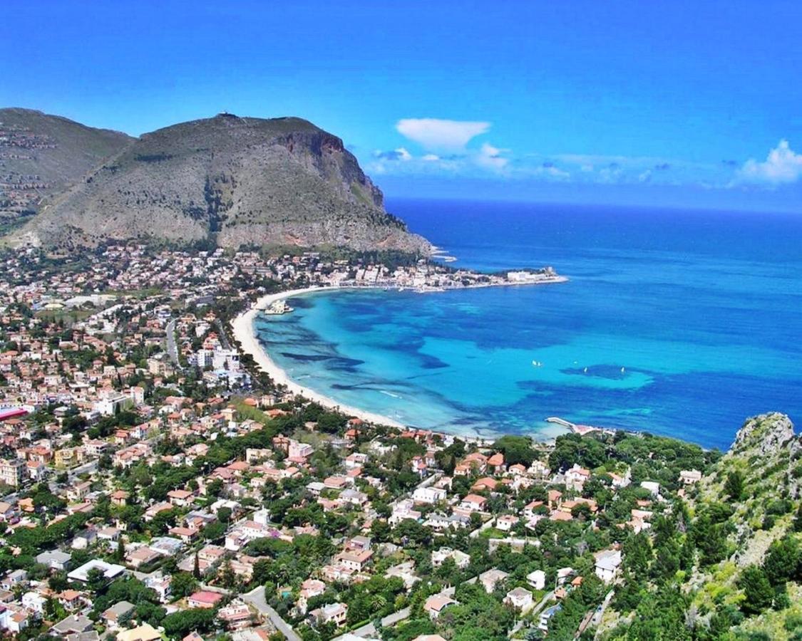 Il Giardino Di Laura Private Rooms Mondello Bagian luar foto